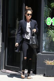Nikki Reed feet photo thumbnail