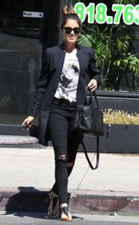 Nikki Reed feet photo thumbnail