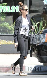 Nikki Reed feet photo thumbnail
