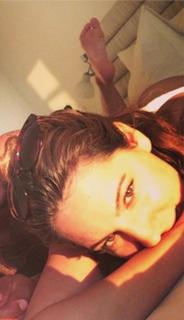 Kelly Brook feet photo thumbnail