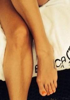 Lea Michele feet photo thumbnail
