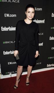 Sophia Bush feet photo thumbnail