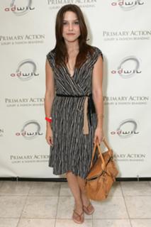 Sophia Bush feet photo thumbnail