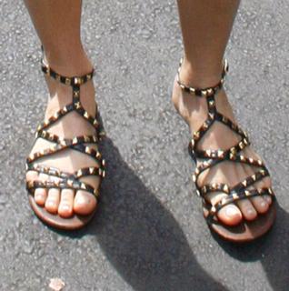 Fergie feet photo thumbnail