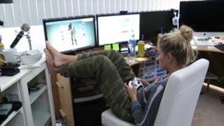 Justine Ezarik feet photo thumbnail