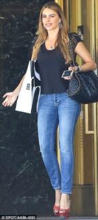 Sofía Vergara feet photo thumbnail