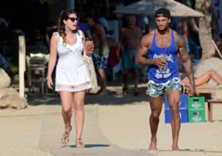 Kelly Brook feet photo thumbnail