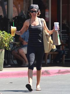 Lisa Rinna feet photo thumbnail