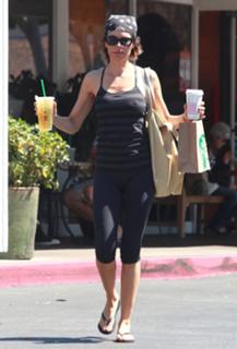 Lisa Rinna feet photo thumbnail