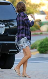 Brooke Burke feet photo thumbnail