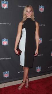 Erin Heatherton feet photo thumbnail