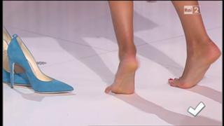 Caterina Balivo feet photo thumbnail