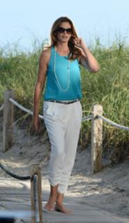 Cindy Crawford feet photo thumbnail
