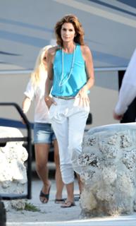 Cindy Crawford feet photo thumbnail