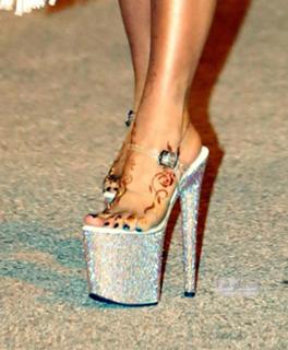 Lady Gaga feet photo thumbnail