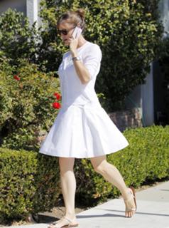 Jennifer Garner feet photo thumbnail
