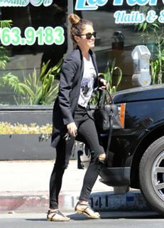 Nikki Reed feet photo thumbnail