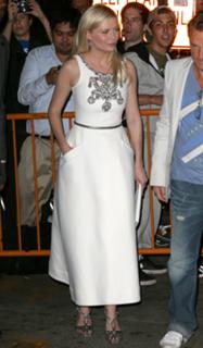 Kirsten Dunst feet photo thumbnail