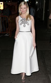 Kirsten Dunst feet photo thumbnail