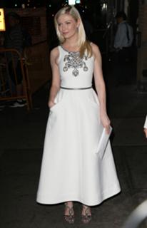 Kirsten Dunst feet photo thumbnail