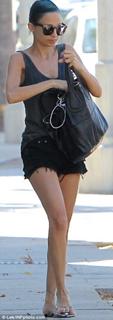 Nicole Richie feet photo thumbnail