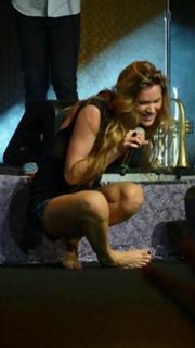 Joss Stone feet photo thumbnail