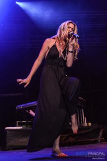 Joss Stone feet photo thumbnail