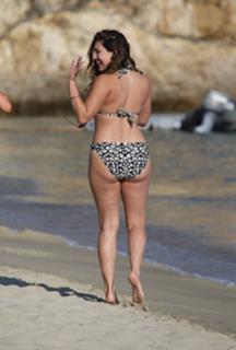 Kelly Brook feet photo thumbnail