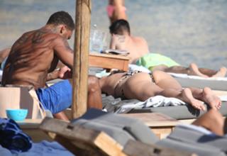 Kelly Brook feet photo thumbnail