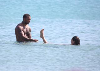 Kelly Brook feet photo thumbnail