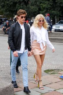 Pixie Lott feet photo thumbnail