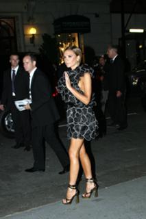 Victoria Beckham feet photo thumbnail