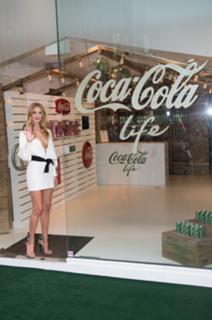 Rosie Huntington-Whiteley feet photo thumbnail