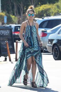 Vanessa Hudgens feet photo thumbnail