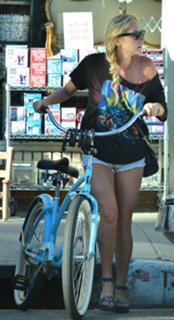 Kesha feet photo thumbnail
