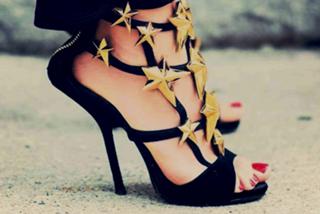 Xenia Tchoumitcheva feet photo thumbnail