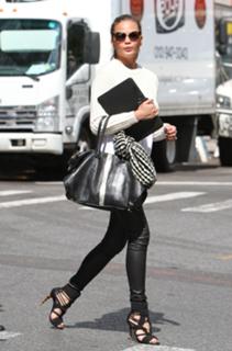 Chrissy Teigen feet photo thumbnail