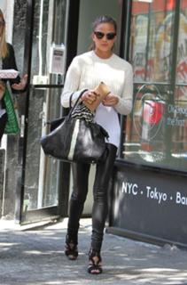 Chrissy Teigen feet photo thumbnail