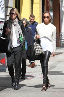 Chrissy Teigen feet photo thumbnail