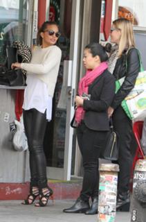 Chrissy Teigen feet photo thumbnail