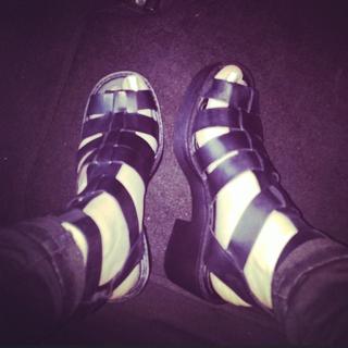 Jess Glynne feet photo 1