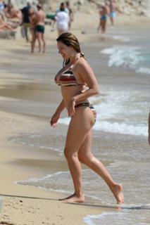 Kelly Brook feet photo thumbnail
