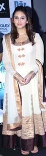 Huma Qureshi feet photo thumbnail