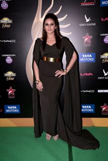Huma Qureshi feet photo thumbnail