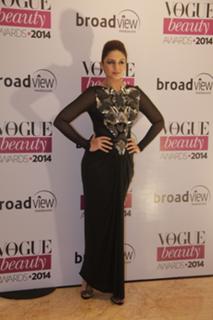 Huma Qureshi feet photo thumbnail