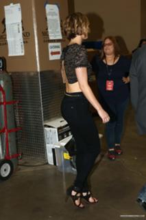 Jennifer Lawrence feet photo thumbnail