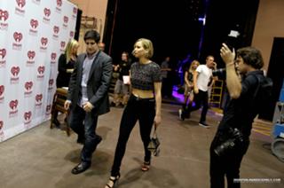 Jennifer Lawrence feet photo thumbnail