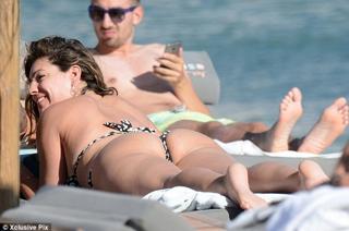 Kelly Brook feet photo thumbnail