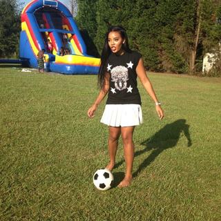 Angela Simmons feet photo thumbnail