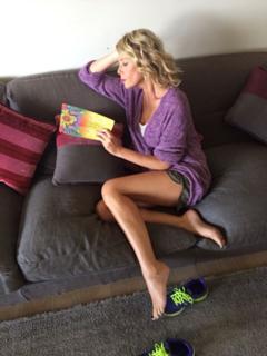 Alessia Marcuzzi feet photo thumbnail